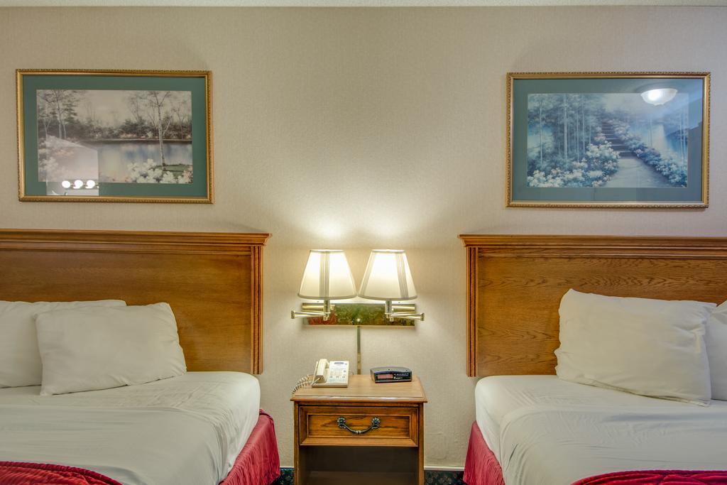 Bridgeway Inn & Suites Redding Bagian luar foto