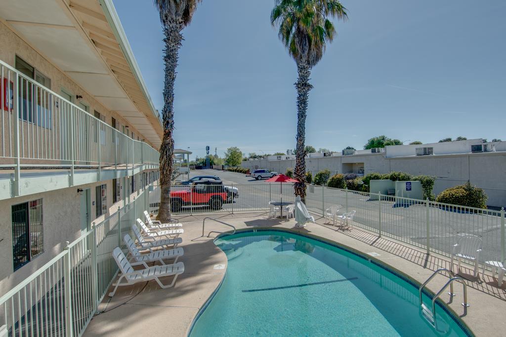 Bridgeway Inn & Suites Redding Bagian luar foto