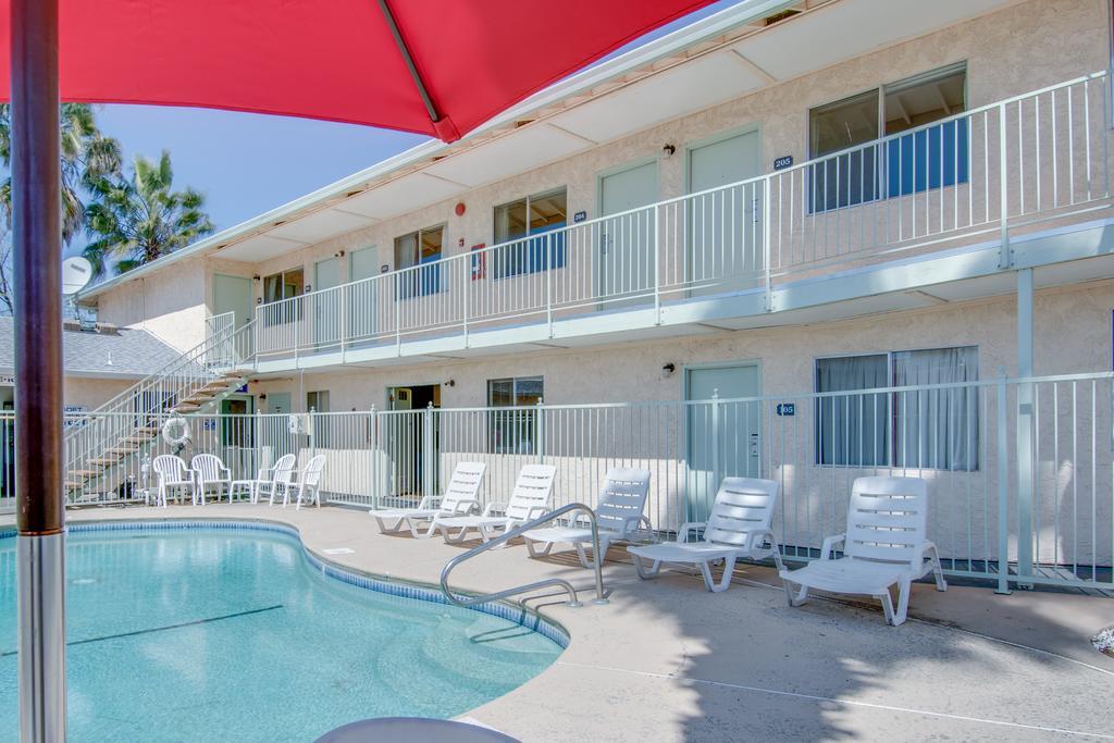 Bridgeway Inn & Suites Redding Bagian luar foto