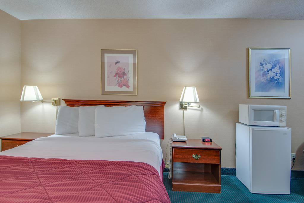 Bridgeway Inn & Suites Redding Bagian luar foto