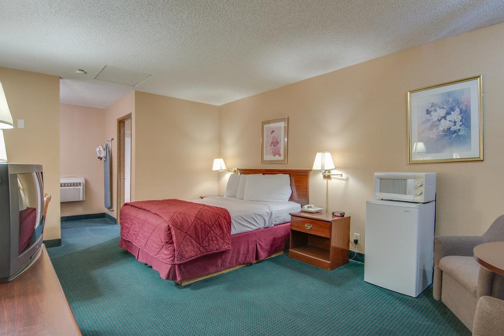 Bridgeway Inn & Suites Redding Bagian luar foto
